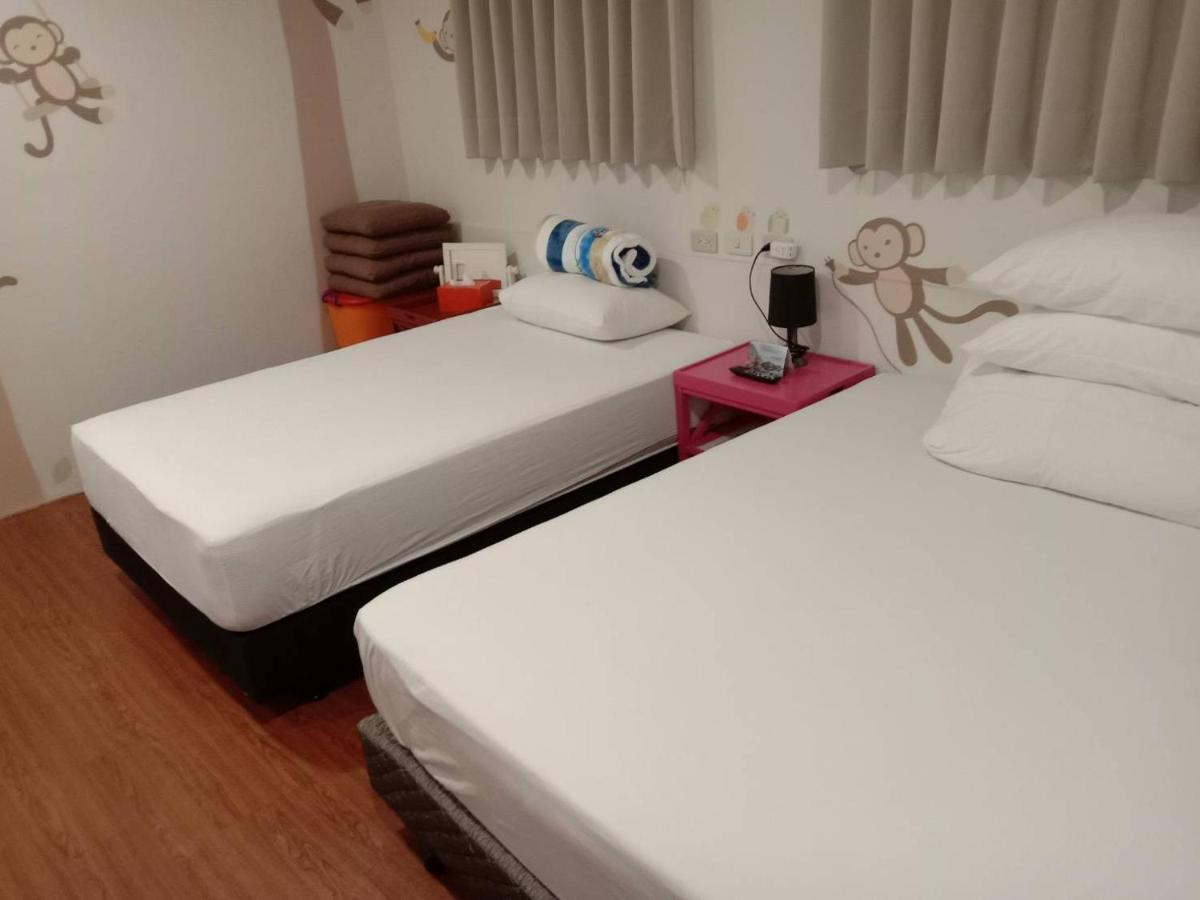 Temple Side Hostel Tainan Luaran gambar