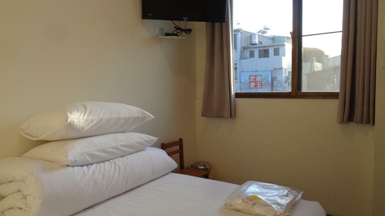 Temple Side Hostel Tainan Luaran gambar