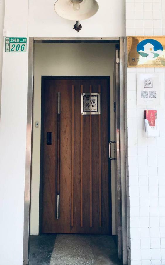 Temple Side Hostel Tainan Luaran gambar